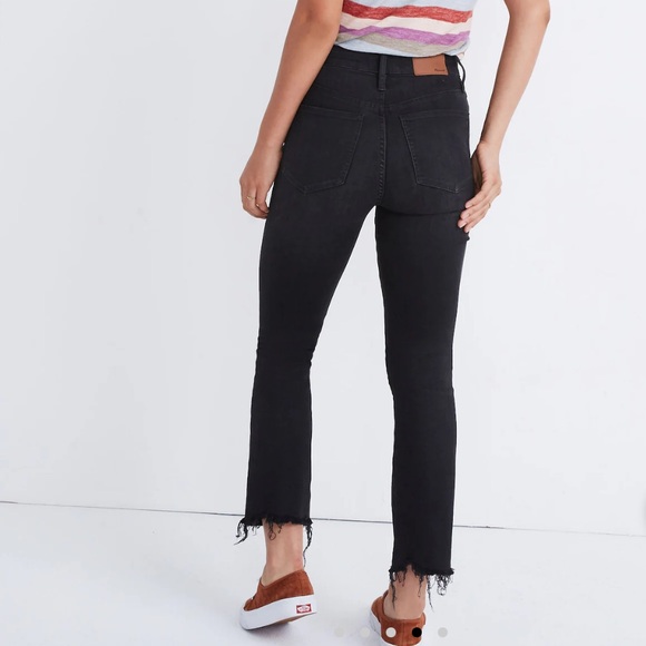 Madewell Curvy Cali Demi-Boot Jeans in Berkeley Black: Chewed-Hem Edition - Picture 3 of 9